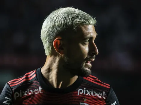 "Imagina no ataque do Flamengo..."; Flamenguistas enlouquecem na web e elegem meio-campista do Santos para atuar 'ao lado' de Arrascaeta