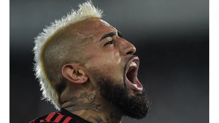 Parça de Vidal quer jogar no Flamengo e faz único ‘pedido’ a Rodolfo Landim