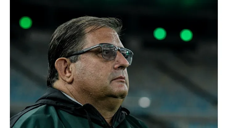Guto Ferreira tem utilizado o jogador com mais frequência (Foto: Thiago Ribeiro/AGIF)