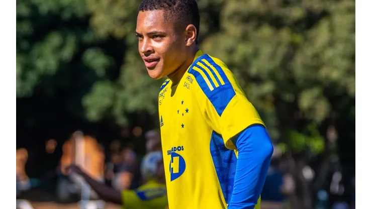 Foto: Rodolfo Rodrigues/Cruzeiro - Vitor Roque era considerada uma joia do Cruzeiro e R9 pensa em contratar "grande" para 2023