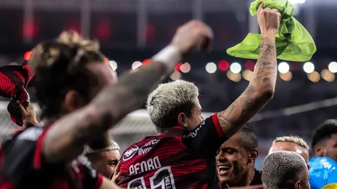 AGIF - Jogadores do Fla comemorando.