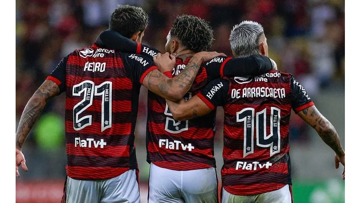 Foto: Marcelo Cortes/CR Flamengo/Divulgação - Para o lateral, o companheiro tem qualidade para jogar na Europa