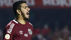 João Paulo tem sondagens para deixar o Santos (Foto: Marcello Zambrana/AGIF)