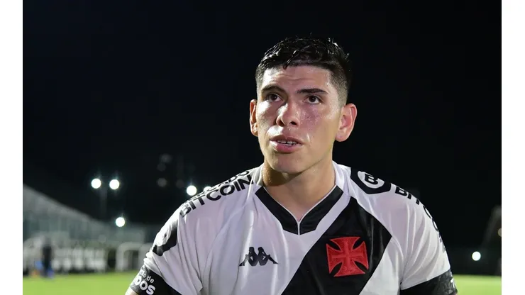 Carlos Palacios tem futuro indefinido no Vasco (Foto: Thiago Ribeiro/AGIF)