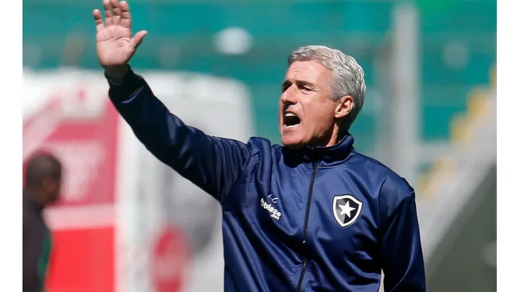 Foto: Vitor Silva/Botafogo/Divulgação - Luís Castro: técnico minimizou proximidade da zona de rebaixamento