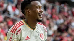 Foto: Robson Mafra/AGIF - Edenilson: volante convive com muitas críticas da torcida do Inter