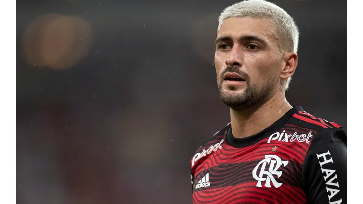 Foto: Jorge Rodrigues/AGIF - Uruguaio é titular absoluto do time de Dorival Júnior no Flamengo e tem contrato até o fim de 2026