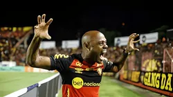 Vagner Love com a camisa do Sport (Foto: Rafael Bandeira/Sport Club do Recife)