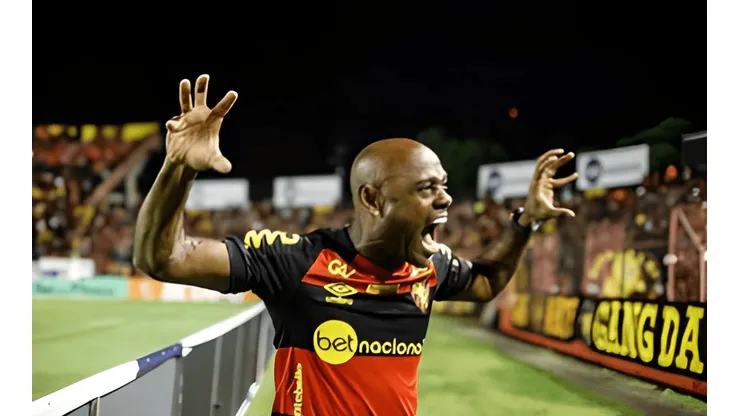 Vagner Love com a camisa do Sport (Foto: Rafael Bandeira/Sport Club do Recife)