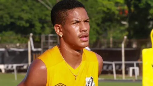 Foto: Fernanda Luz/AGIF | Ângelo é pedido na equipe titular do Santos