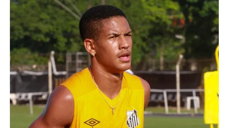 Foto: Fernanda Luz/AGIF | Ângelo é pedido na equipe titular do Santos