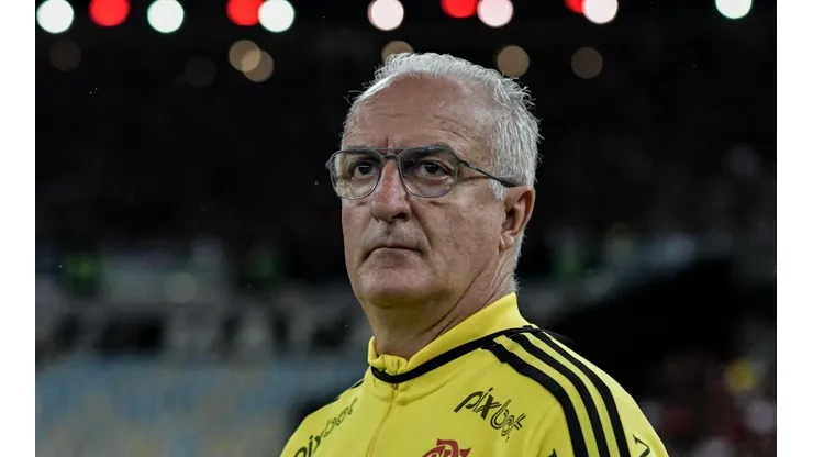 Foto: Thiago Ribeiro/AGIF - Dorival Júnior cresceu repertório ofensivo do Flamengo