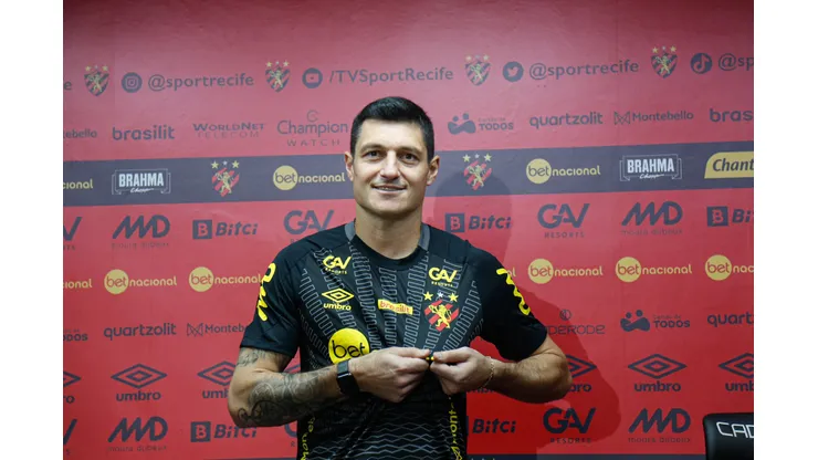 Foto: Divulgação / Twitter Sport - Denis fala pela 1ª vez como goleiro do Sport