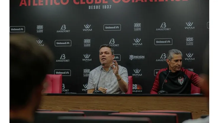 Foto: Flickr oficial do Atlético Goianiense - Adson em entrevista coletiva.