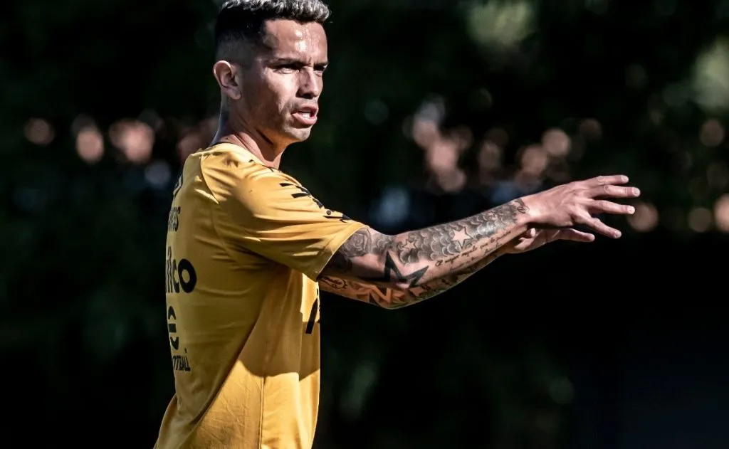 Carabajal só jogou 12 partidas com camisa do Santos no que foi um ‘fiasco’ nos bastidores – Foto: Ivan Storti/Santos FC