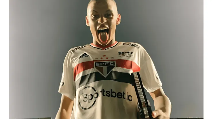 Caio renovou seu contrato com o São Paulo até 2025 (Foto: Rubens Chiri/São Paulo FC)
