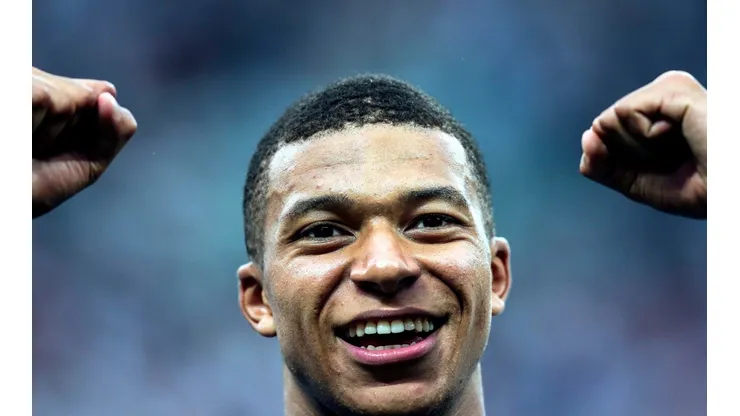 Agif/Ale Cabral - Mbappé vê colega mandar recado para o Brasil