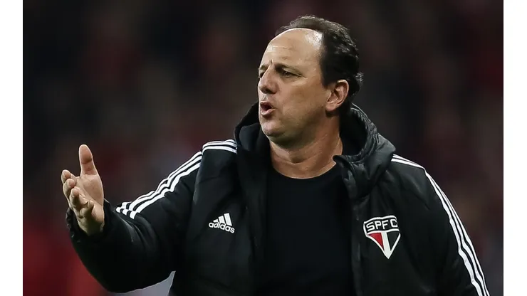 Pedro H. Tesch/AGIF/ "Não vamos desistir de ninguém"; Ceni é sincero sobre vaias a meia e fala sobre futuro.