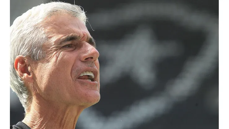 Foto: Vitor Silva/Botafogo/Divulgação - Luís Castro: técnico está preocupado com problema do Botafogo