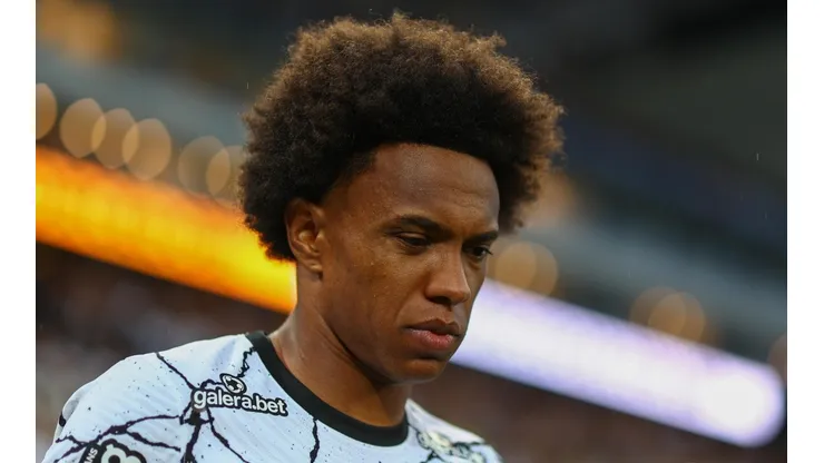 Pai de Willian não fica em silêncio e expõe futuro do meia no Corinthians