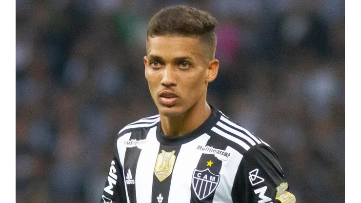 Foto: Fernando Moreno/AGIF - Pedrinho entrou em campo contra o Palmeiras.