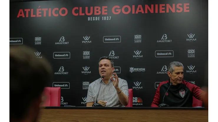 Foto: Flickr oficial do Atlético Goianiense - Adson em entrevista coletiva.