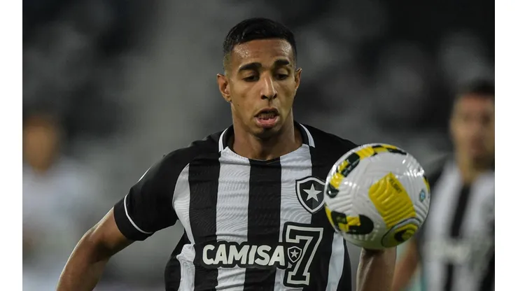 Victor Sá desfalcará o Botafogo por utilizar substância que pode dar positivo no antidoping