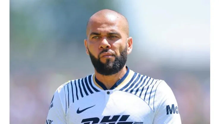 Hector Vivas/Getty Images/ "Só resta falar"; Daniel Alves rebate pentacampeão pela Seleção Brasileira sobre ida para o Pumas.