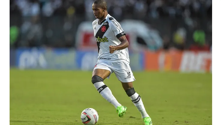 Agif/Thiago Ribeiro - CBF divulga áudio de pênalti não marcado em Eguinaldo