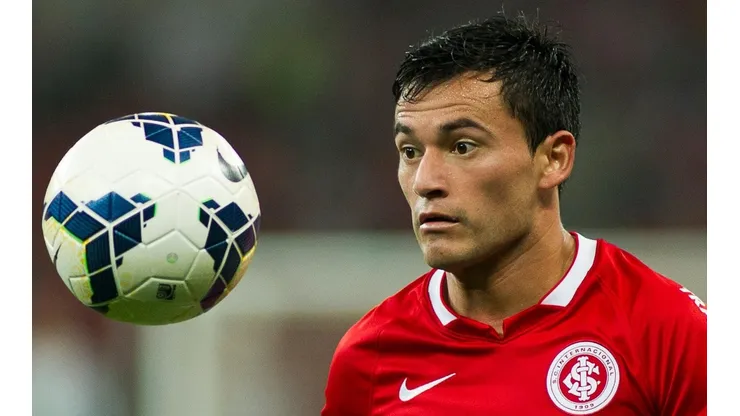 Aránguiz está de saída do Inter e pode levar junto mais 6 atletas - Foto: Ramiro Furquim/AGIF