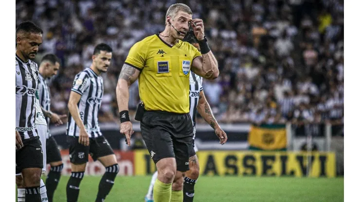 Lucas Emanuel/AGIF/ "Passar por todos os obstáculos"; Abel esbraveja com lances polêmicos e detona Daronco.