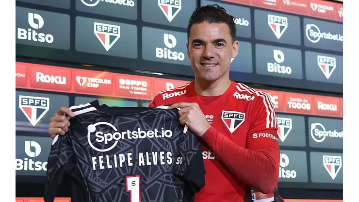Foto: Rubens Chiri / saopaulofc - Felipe Alves foi apresentado como novo goleiro tricolor