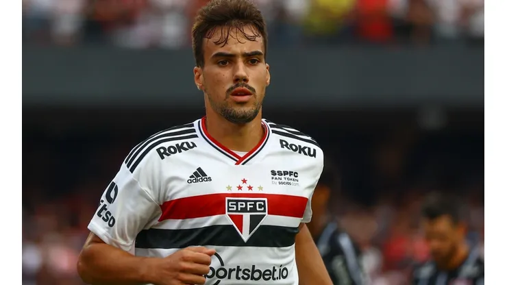 Foto: Marcello Zambrana/AGIF - Igor Gomes tem contrato no Morumbi até março de 2023