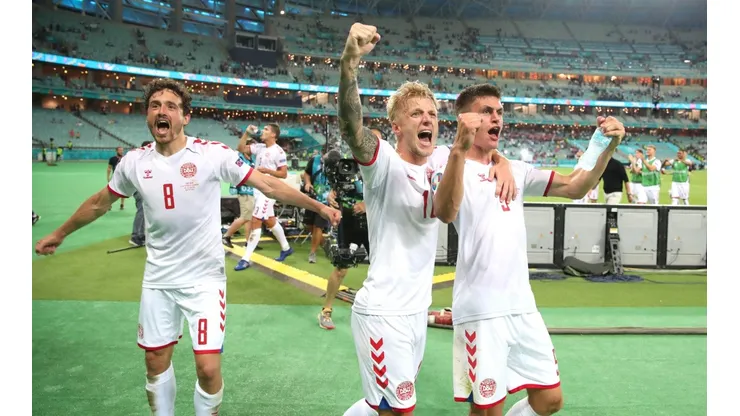 Jogadores da Dinamarca comemoram classificação na Eurocopa