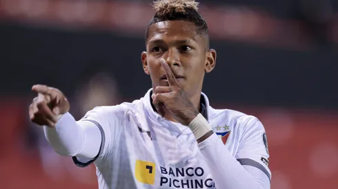 Santos fecha contratação com novo atacantE Billy Arce