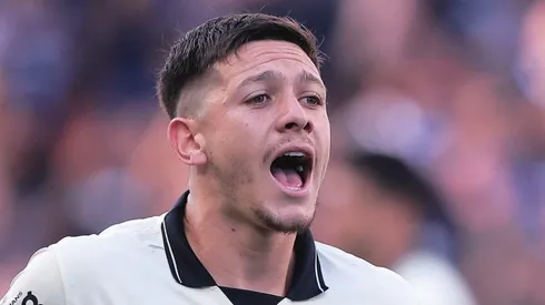 Rodrigo Garro durante jogo do Timão. Meio-campista mira transferência.