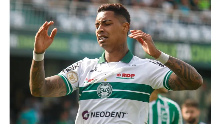 Foto: Gabriel Machado/AGIF - Coxa encaminha chegada de paraguaio para ser substituto de Alef Manga