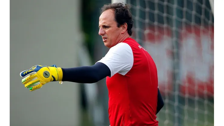 Foto: Daniel Vorley/AGIF - Ídolo do futebol gaúcho revelou conversas com Rogério Ceni para defender o São Paulo
