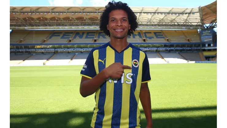 Após anunciar Arão, Fener deve fechar com outro brasileiro pedido por JJ