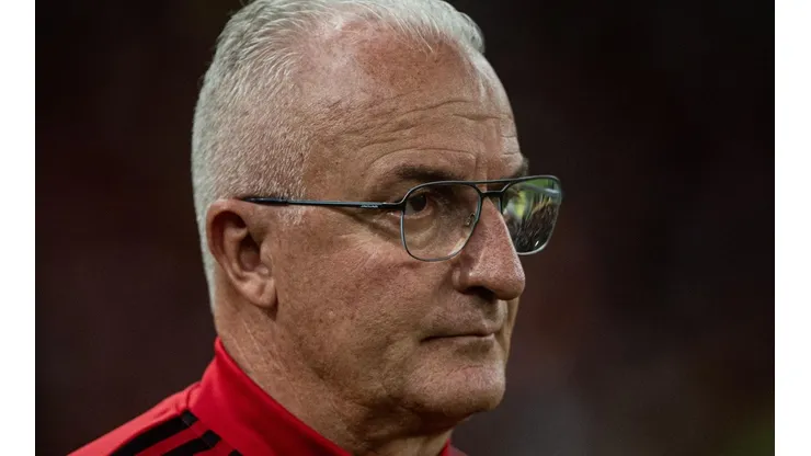 Thiago Ribeiro/AGIF/ "Vamos dar tempo"; Dorival "breca" euforia por estreia de Vidal no Flamengo.