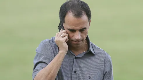 Dirigente do Flamengo não se cala sobre Rodrigo Caetano e clima esquenta nos bastidores
