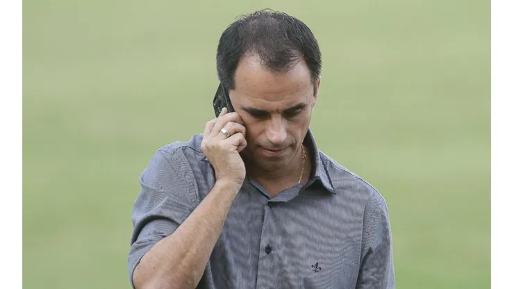 Dirigente do Flamengo não se cala sobre Rodrigo Caetano e clima esquenta nos bastidores