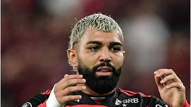 Gabigol durante partida contra o Bolívar. Atacante do Fla está suspenso novamente.