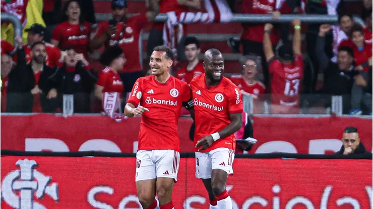 Enner Valencia e Alan Patrick comemoram gol do Internacional. Foto: Maxi Franzoi/AGIF