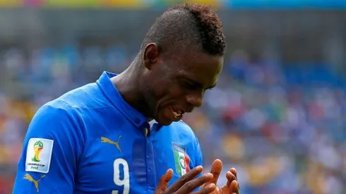 Mario Balotelli lamentando oportunidade em partida entre Itália e Uruguai, no Estádio das Dunas, pela Copa do Mundo de 2014, realizada no Brasil, no dia 24/06. Foto: Clive Rose/Getty Images