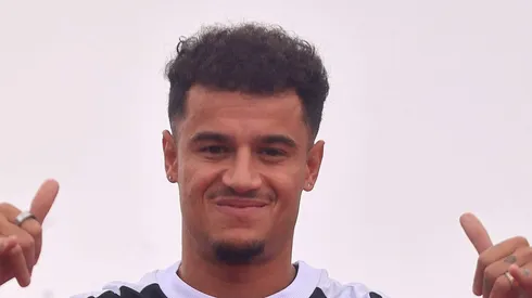 Philippe Coutinho em sua apresentação em São Januário. Estreia do meia está adiada.