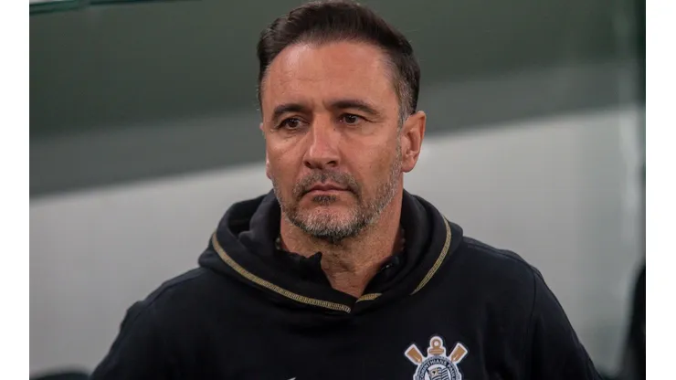 Vitor Pereira, técnico do Corinthians (Foto: Gabriel Machado/AGIF)