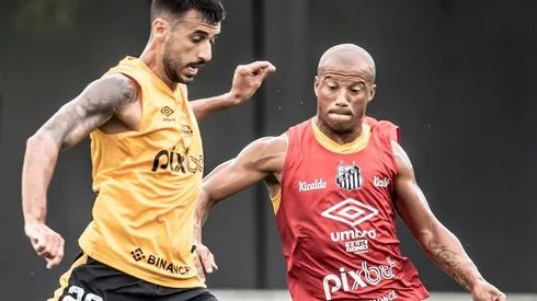 Foto: Ivan Storti/Santos FC - Sánchez terá a companhia de Camacho e Zanocelo contra o Avaí
