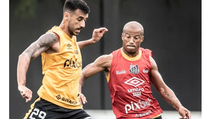 Foto: Ivan Storti/Santos FC - Sánchez terá a companhia de Camacho e Zanocelo contra o Avaí