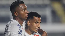 SP - SANTOS - 06/05/2024 - BRASILEIRO B 2024, SANTOS X GUARANI - Morelos jogador do Santos comemora seu gol com Otero jogador da sua equipe durante partida contra o Guarani no estadio Vila Belmiro pelo campeonato Brasileiro B 2024.